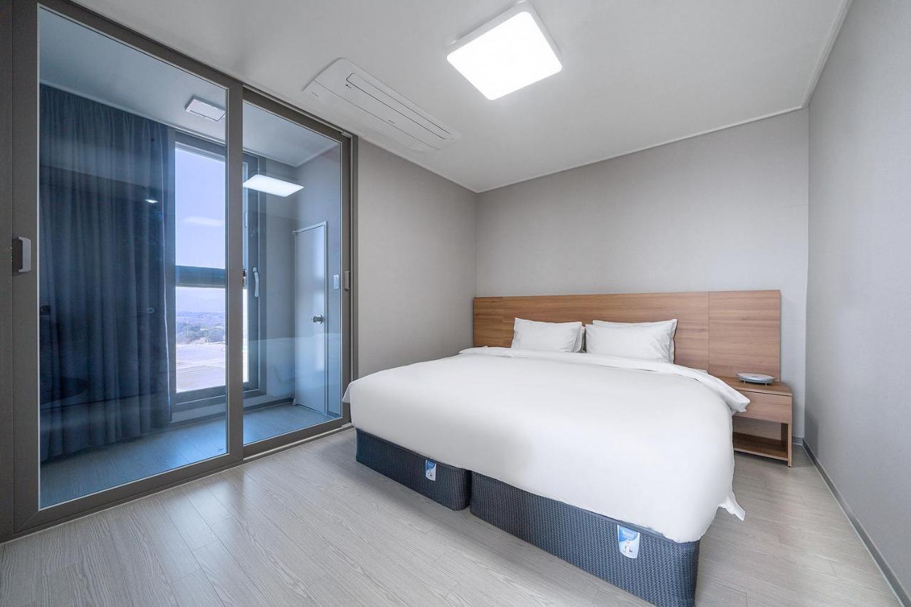 Gangneung Chonpines Ocean Suites Hotel Bagian luar foto