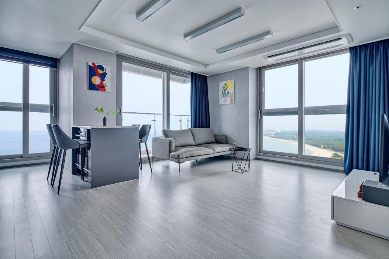 Gangneung Chonpines Ocean Suites Hotel Bagian luar foto