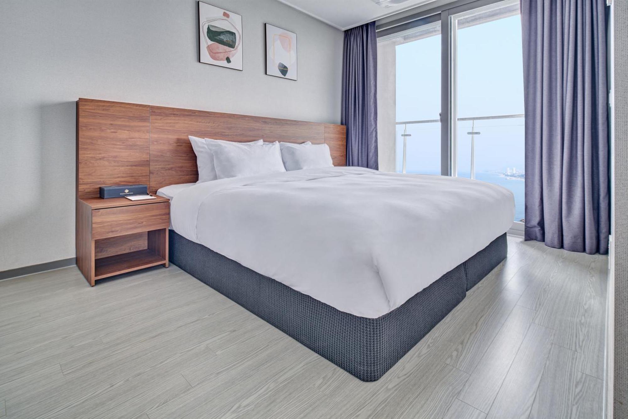 Gangneung Chonpines Ocean Suites Hotel Bagian luar foto