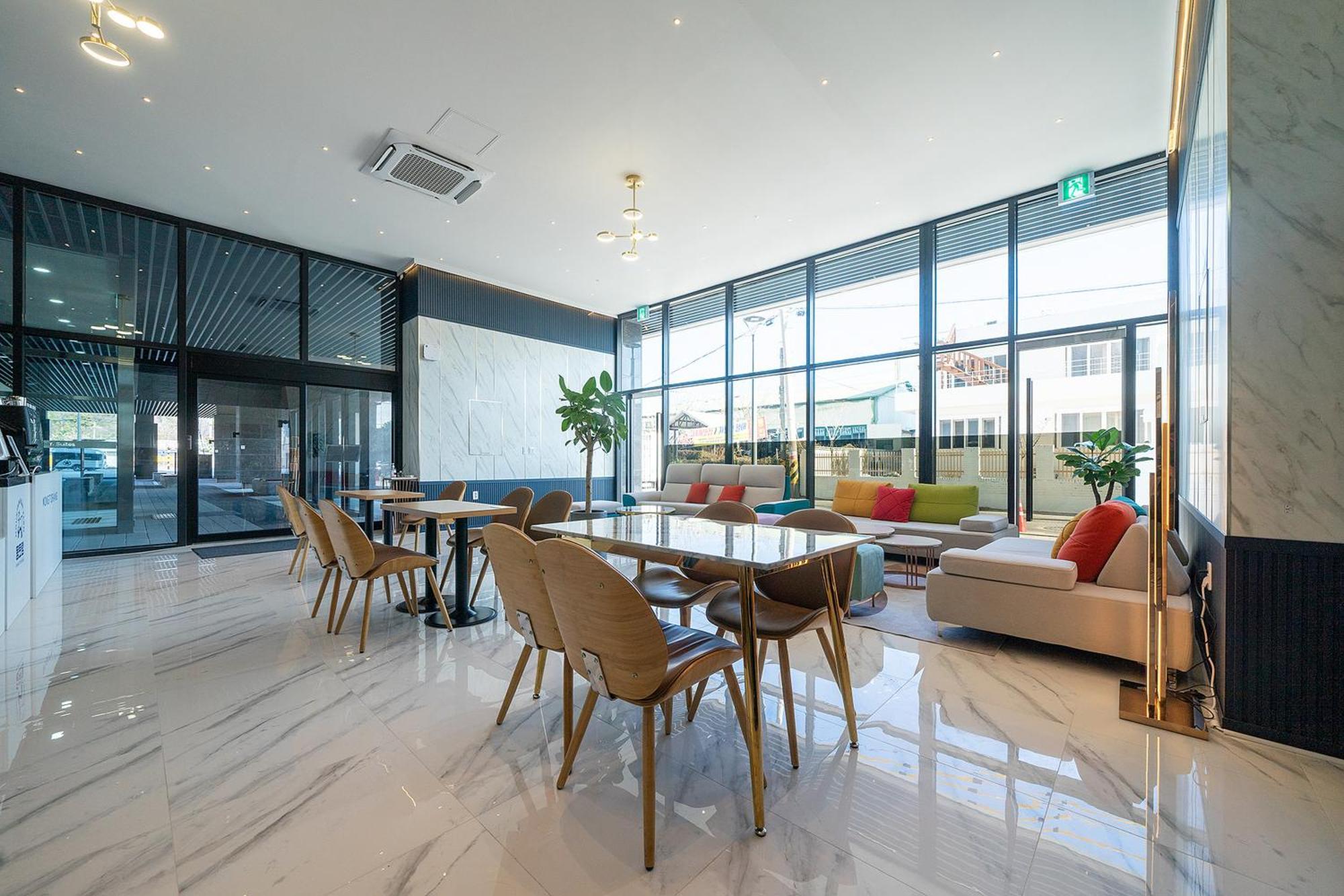 Gangneung Chonpines Ocean Suites Hotel Bagian luar foto