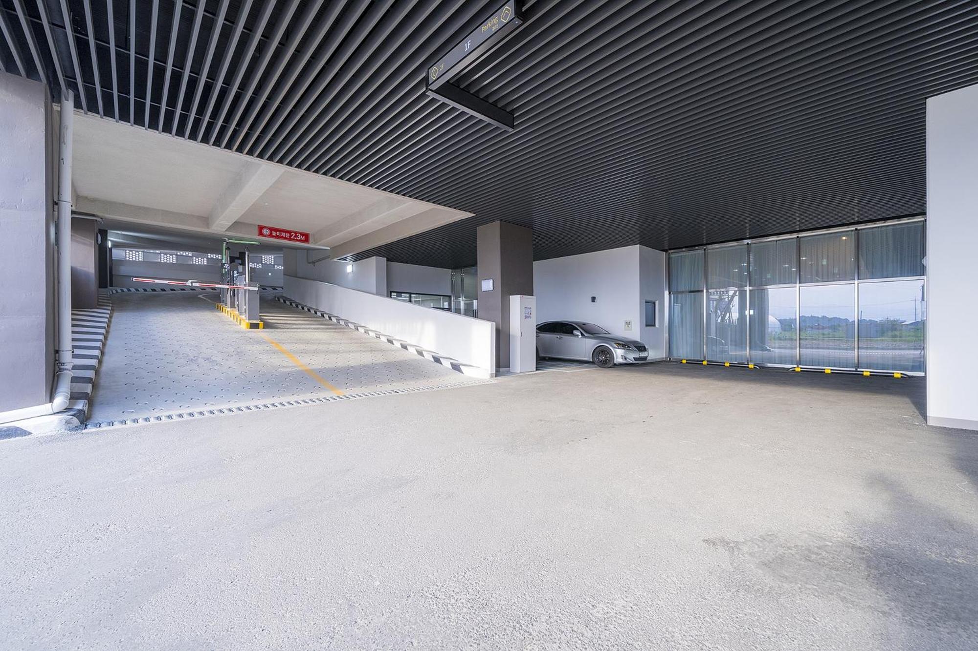 Gangneung Chonpines Ocean Suites Hotel Bagian luar foto