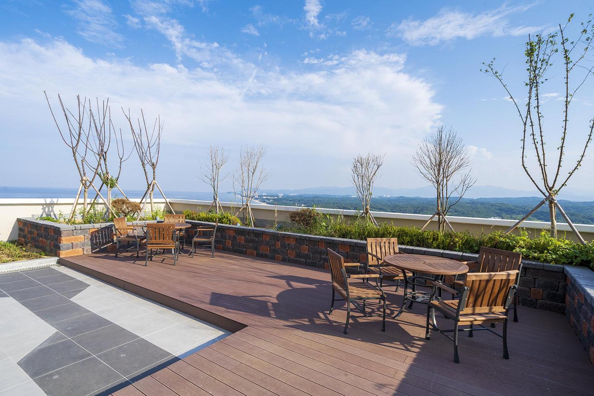 Gangneung Chonpines Ocean Suites Hotel Bagian luar foto