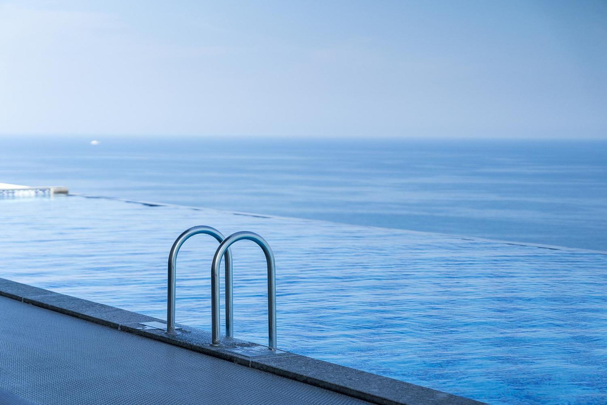 Gangneung Chonpines Ocean Suites Hotel Bagian luar foto