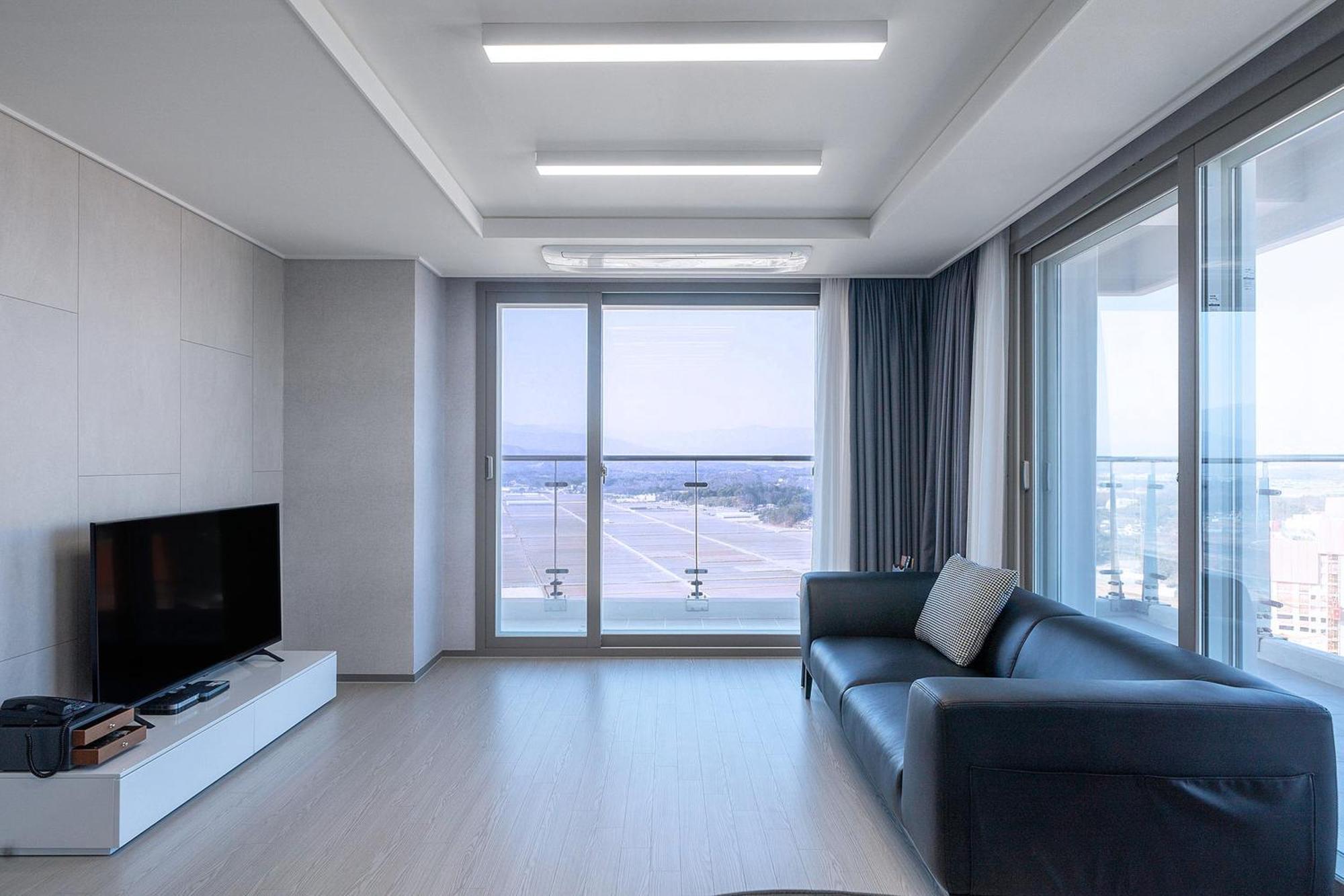 Gangneung Chonpines Ocean Suites Hotel Bagian luar foto
