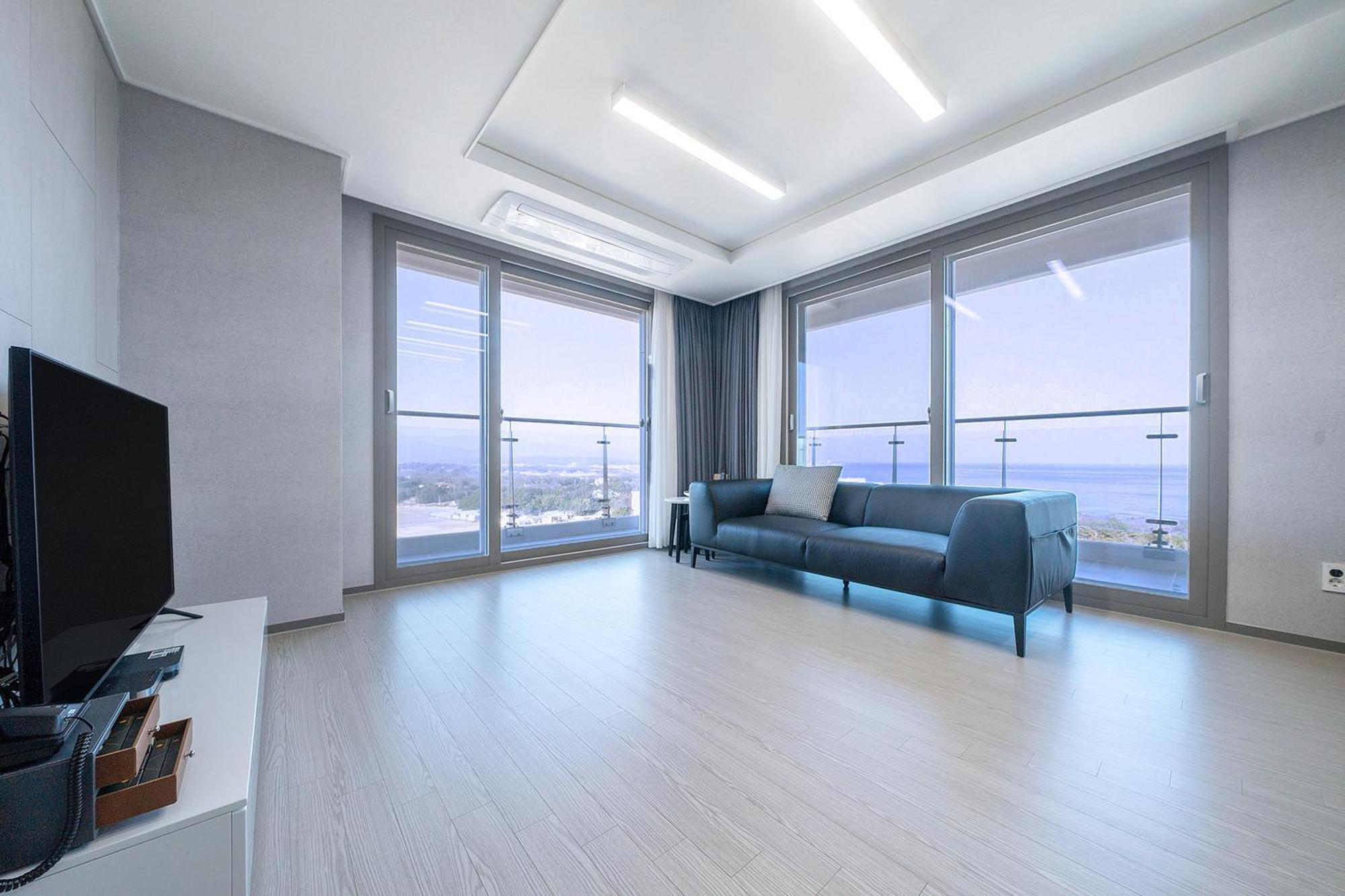 Gangneung Chonpines Ocean Suites Hotel Bagian luar foto