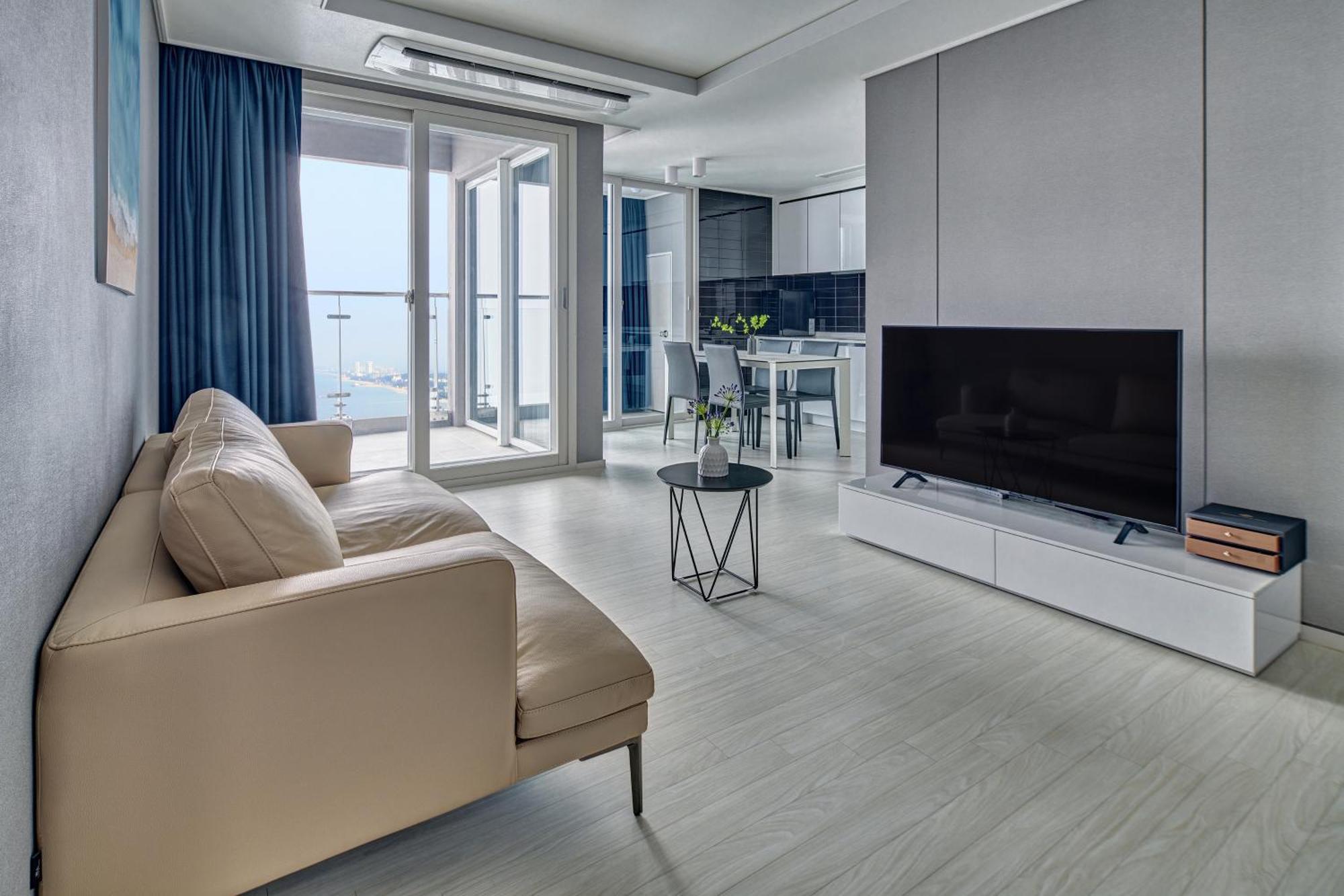Gangneung Chonpines Ocean Suites Hotel Bagian luar foto